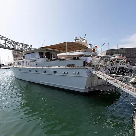 C120 - Charming Boat In Port Forum * 바르셀로나