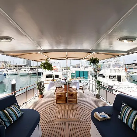 C120 - Charming Boat In Port Forum Botel