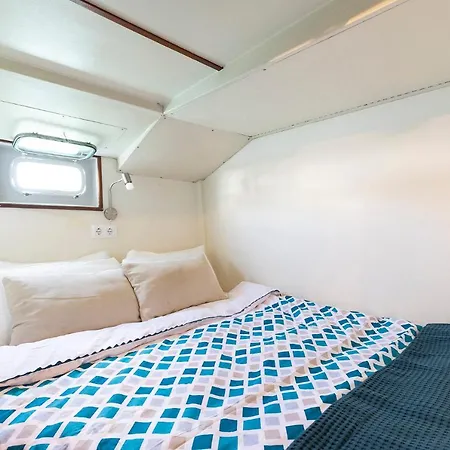 Botel C120 - Charming Boat In Port Forum Barcelona