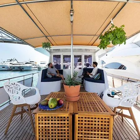 Botel C120 - Charming Boat In Port Forum *