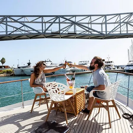 Botel C120 - Charming Boat In Port Forum