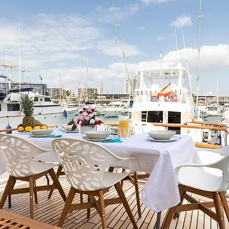 Botel C120 - Charming Boat In Port Forum Barcelona
